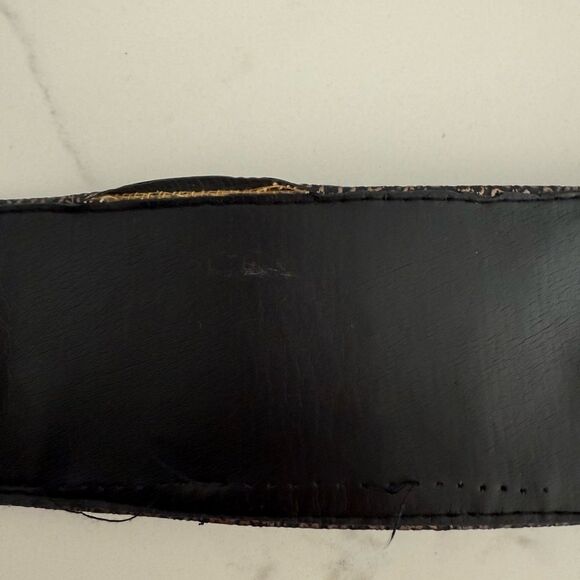 VINTAGE 80s Gold Embossed Waist Belt Bow & Buttons - Picture 8 of 11